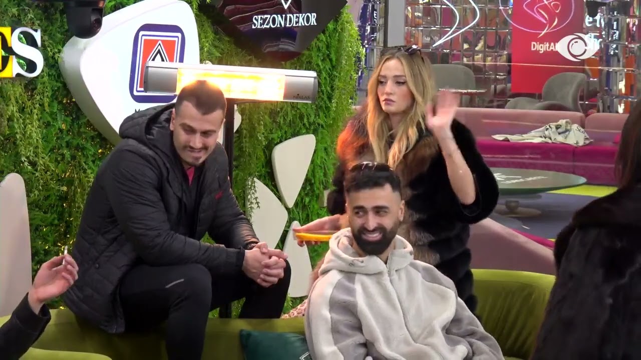 Selin-Florit: Ti ha bukë me TikTok-un, ne me teatrin…