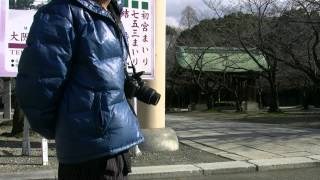 preview picture of video 'アキーラさん参拝！大阪・護国神社2,Gokoku-Shrine,Osaka,Japan'