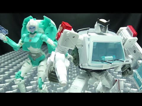 WFC PARADRON MEDICS (Ratchet & Lifeline): EmGo's Transformers Reviews N' Stuff