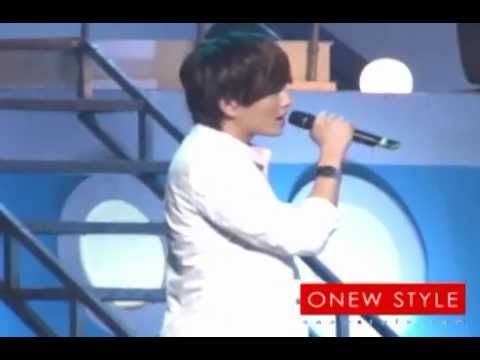 [FANCAM] 090801 SHINee Onew '1 Year Later' Rehearsal (Casual to Prince Transformation)