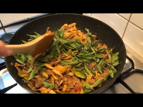 Pad Ped Beef (Thai Spicy Stir-fry Beef with Shredded Bamboo)