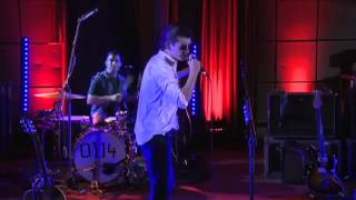 Arctic Monkeys - Hold On, We&#39;re Going Home (Drake) (BBC Radio 1 Live Lounge)