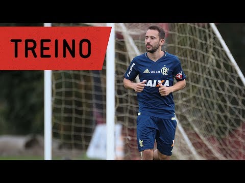 Treino + Everton Ribeiro realizando o "Ioiô Teste"