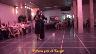 STEFANIA COLINA y JUAN MARTIN CARRARA bailando el tango NADA en FLOREAL MILONGA