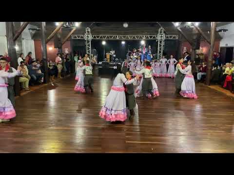 Rancheira de Carreirinha - Apresentação da Invernada Mirim, no C.T.G.  Candeeiro do Pago