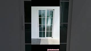 ชุดประตูบานเลื่อนหนึ่งบาน บานตายหนึ่งบาน