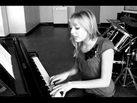 Lea-Marie (15) is singing : Wo ist die Liebe hin