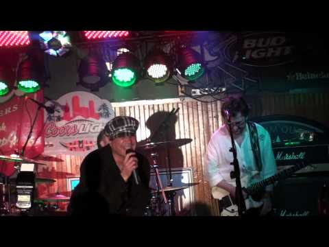 REGS 10 YEAR ANNIVERSARY BASH AT HOOLIE'S JAMMING WITH BENNY HARRISON 4-30-2011