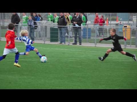 Oliveo F1 tegen Honselersdijk F1 Gelijkspel 2-2 -- voetbalwedstrijd