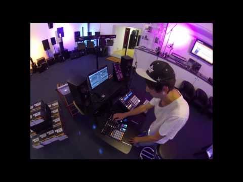 Cheerless testet Traktor F1, Traktor X1 und Traktor Z1 von Native Instruments bei zeusaudio.