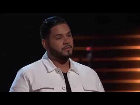 Alicia Keys serenades Johnny Bliss