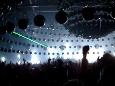 Cosmic Gate playing Rain by Armin Van Buuren feat Cathy Burton @ Trance Energy 2010