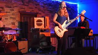 Giant Foot covers &quot;You need to be with me&quot; - Susan Tedeschi