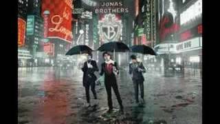 Jonas Brothers - Lovebug (With Lyrics) HQ