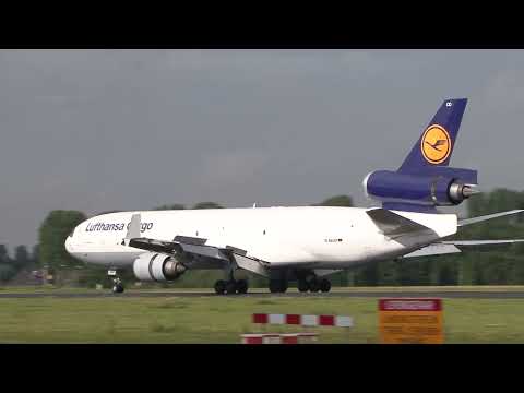AMS 2011.07.27 MD11 DLH D-ALCO Polderbaan landing