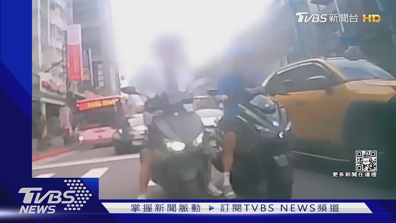 我不小心的! 停紅燈「踩到腳」騎士遭巴頭