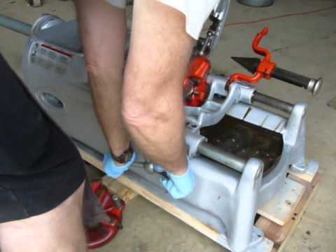 Ridgid 535 pipe threader in operation