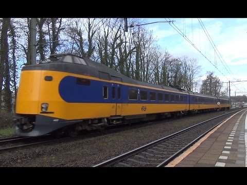 ICMm 4027 komt door Station Spaubeek