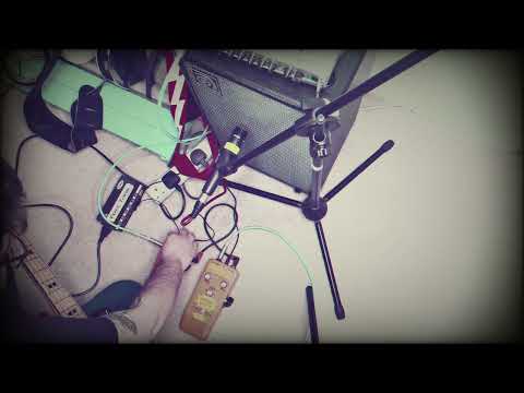 Colorsound 9v Power Boost vs Tru-Fi 18v Colordriver | Bass | theoandhispedals