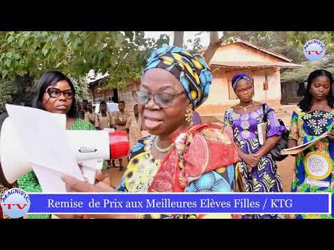 Remise de Prix aux Meilleures Elèves Filles