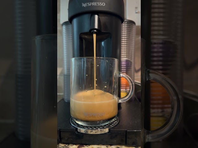 Vídeo relacionado con Nespresso Vertuoline Versión europea, variedad intensa de café (220 g): Intenso, Stormio, Odacio, 30 Cápsulas