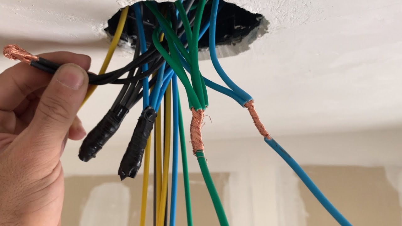 É assim que o eletricista vai trabalhar quando terminar o curso do senai.