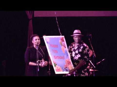 Taj Mahal 70th Birthday - Boulder Fans Sing Happy Birthday