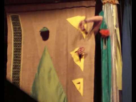 Antonio Rezza - Pitecus - Piazza Farnese - Roma 19-03-2006 - parte 2