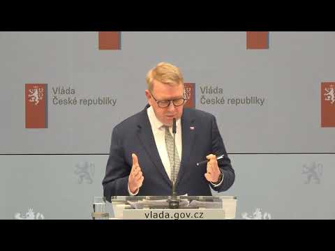 Ministr školství na tiskové konferenci vlády k zákazu mobilních telefonů ve školách