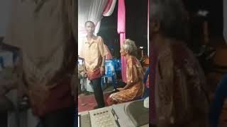 Download lagu Viral..,!kakek nenek berantem di panggung,lucu habis// mp3