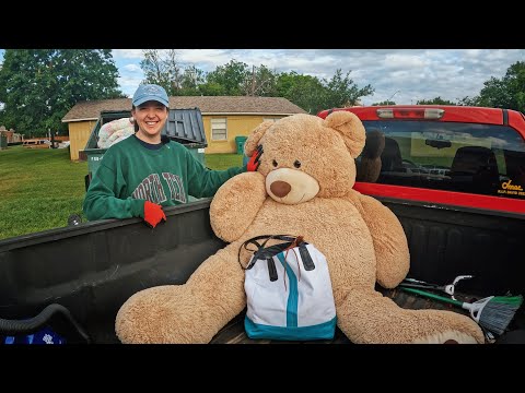College Move Out Dumpster Diving – HUGE Teddy Bear, Clothes, & Dorm Room Decor