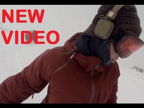 SNOWBOARDER GIRL CHASED BY THE BEAR 2016