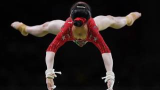 twin peaks holding roses