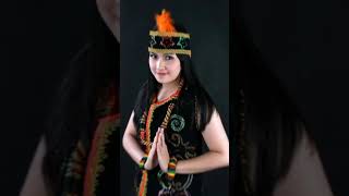Download lagu kumpulan gadis Dayak kalimantan mp3