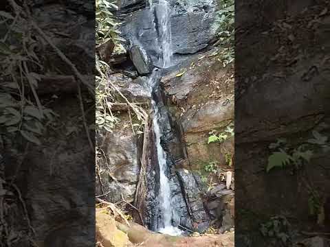 Uma cachoeira linda , em sentido vila dos pescadores Ewbank Câmara/ MG