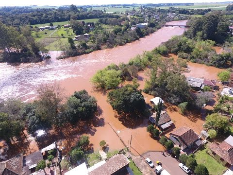 ESPUMOSO l Inundações causadas por chuvas intensas afligem famílias à beira do Rio Jacuí