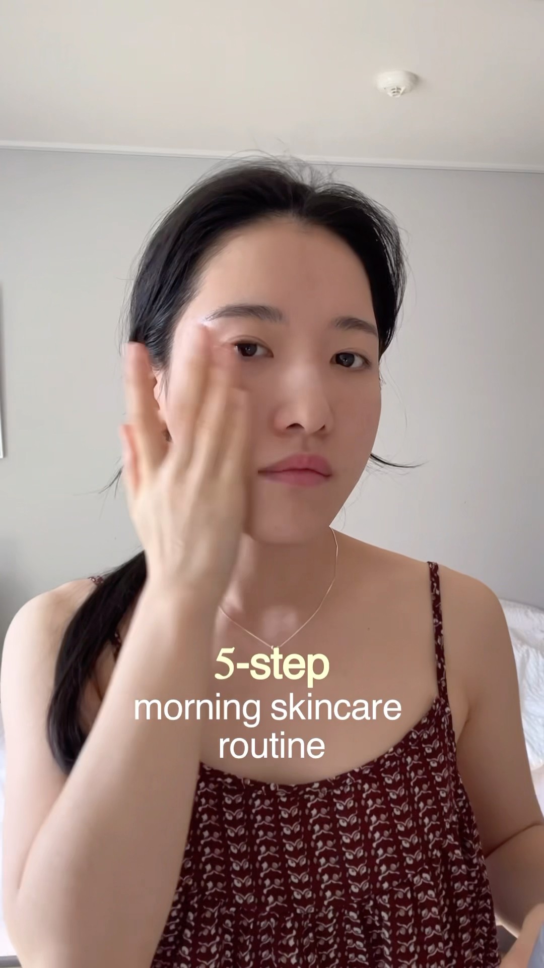 Mulai harimu dengan 5 langkah skincare ala Korea yang bikin wajahmu glowing! ✨🤍 Siap tampil cantik setiap hari!