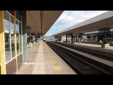 InterCity in arrivo alla stazione di Pescara Centrale