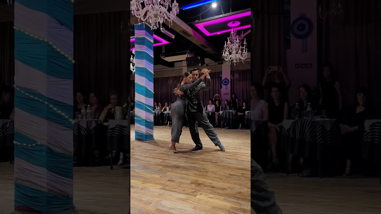 Suyay Quiroga y Jonny Carvajal.