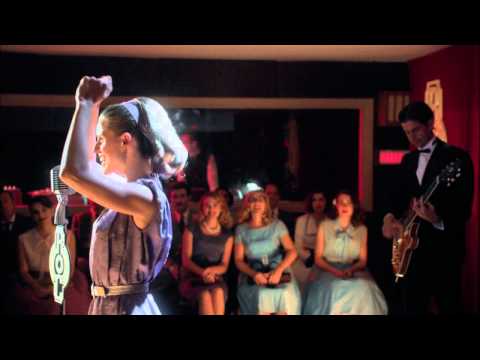 Luisa gana el concurso de talentos - Velvet