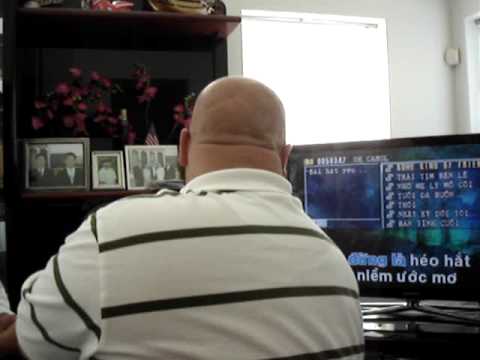 scott trying to sing in vietamese 100911