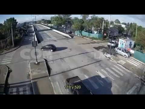 Persecución y choque tras el robo de un auto
