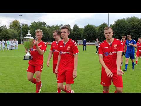 Kreispokal 2020: Sieger SV Eichede bedankt sich bei mitgereisten Fans.