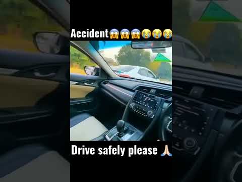 Honda Civic vs Corolla Grande race || Dangerous accident⚠️ #shorts #ytshorts #civic #grande