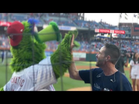 🇺🇸 Nick Cartell sings the National Anthem at the Phillies vs Dodgers game 7•10•2024 ⚾️