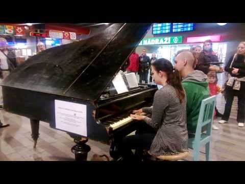 Klavír na Hlavním nádraží (Imagine Dragões - Radioativos)