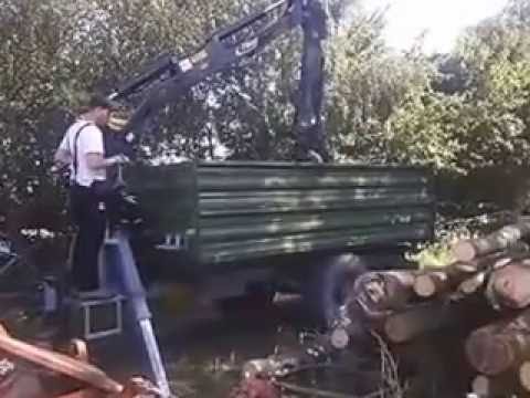 Fliegl EDK-K80 Kipper mit Kran Stammholz abladen (ersten Versuche..)