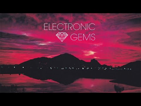 Hotel Pools & Lucy In Disguise - Lagoon