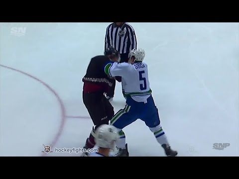Luca Sbisa vs Connor Murphy Mar 5, 2015