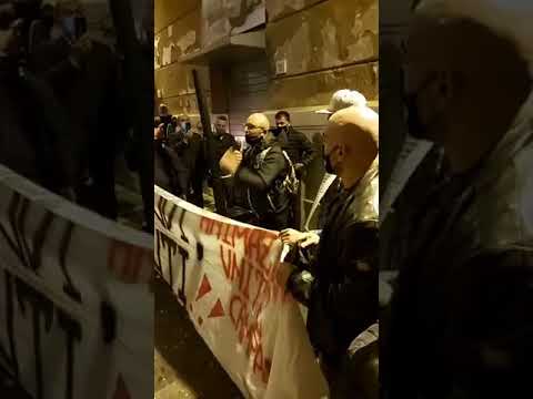 Napoli si ribella ad un nuovo lockdown, la protesta contro De Luca